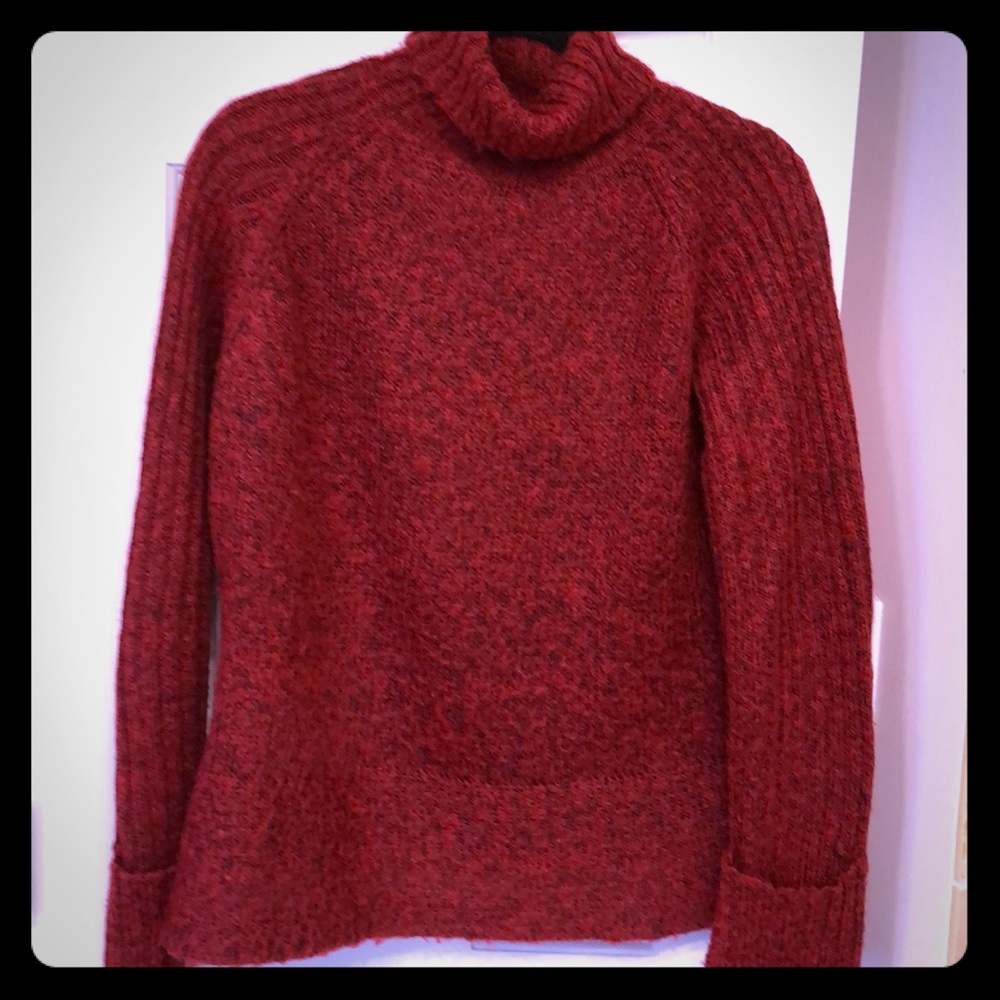 Mixed knit design turtleneck sweater.